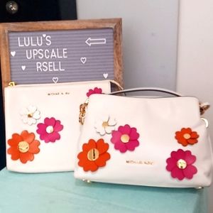 RARE WHITE MICHAEL KORS PURSE/CROSSBODY WITH MATCHING WRISTLET IN EUC!!